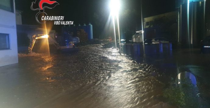 Maltempo nel Vibonese, piazzale dello stabilimento Callipo invaso da fango e detriti – Foto/Video