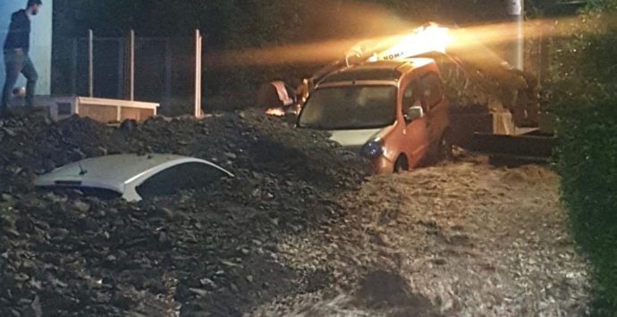 Maltempo nel Vibonese, piazzale dello stabilimento Callipo invaso da fango e detriti – Foto/Video