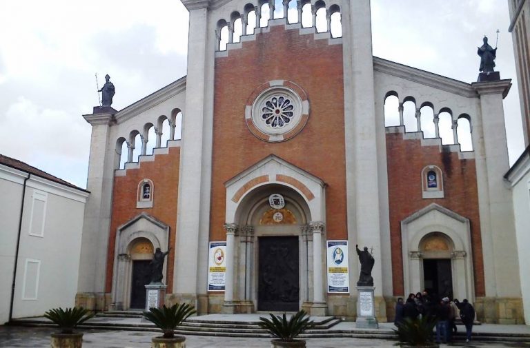 Mileto, domenica la prima messa in cattedrale di monsignor Oliva