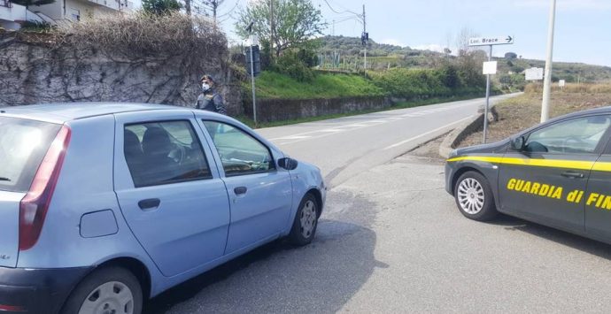 Fuori casa per accudire animali o preparare conserve, denunciati dalla Guardia di finanza