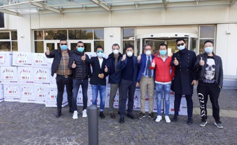 Coronavirus, gli imprenditori cinesi donano 1.600 tute protettive alla Calabria