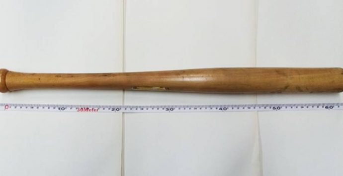 In auto  a Vibo con una mazza da baseball, denunciato un 53enne