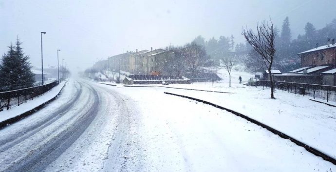 Primavera “rimandata”, la neve imbianca le Serre vibonesi – Foto