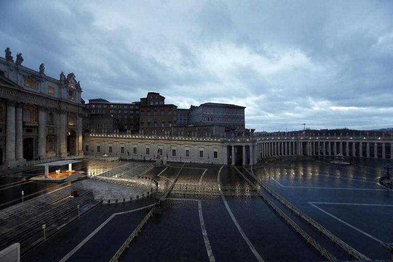 La preghiera di Papa Francesco: «Non lasciarci nella tempesta» – Video