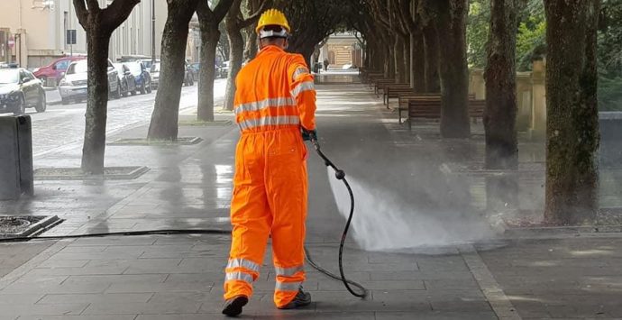 Coronavirus e disinfezione delle strade, l’esperto: «Inutile ed inefficace»