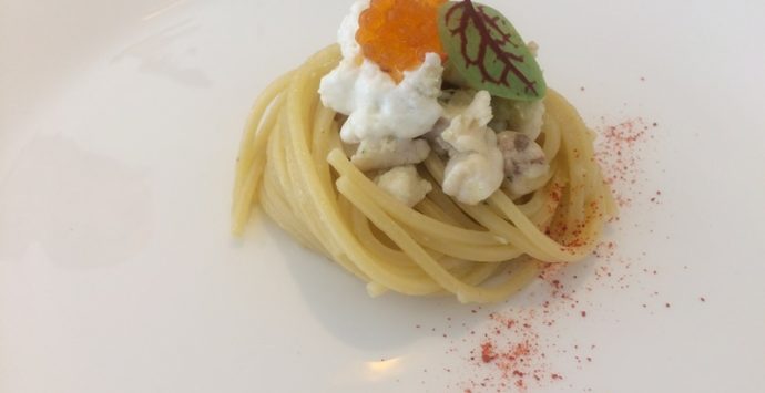 “Allacciate i grembiuli”, seconda ricetta: spaghetti orata e burrata