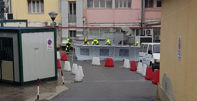 Coronavirus, tenda per il triage all’ospedale “Jazzolino” di Vibo