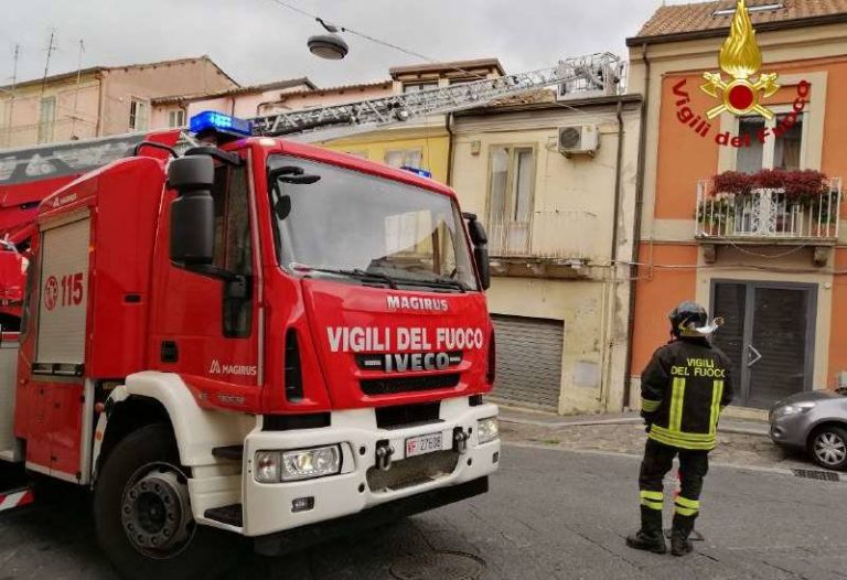 Vento forte nel Vibonese, numerosi interventi dei Vigili del fuoco