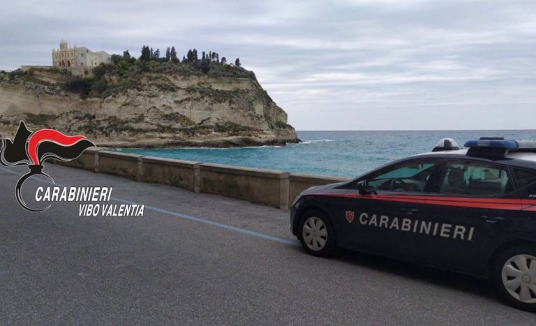 Si fermano a parlare davanti al cimitero, sei sanzioni a Tropea