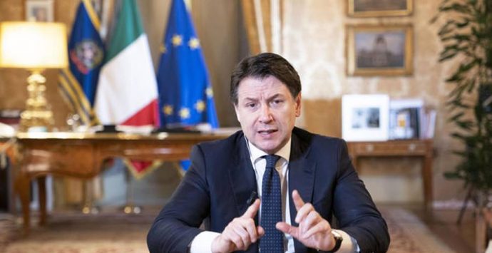 Visiere protettive donate a Conte, il premier ringrazia l’Associazione Valentia: «Fiero di voi»