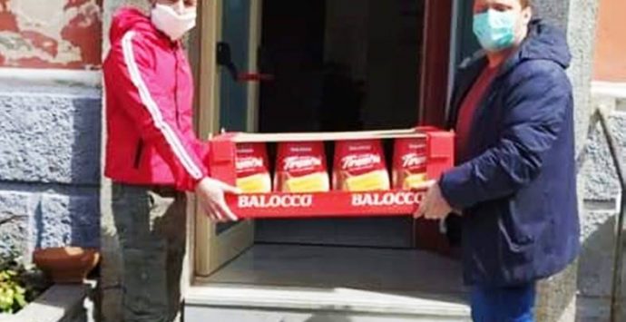Coronavirus e solidarietà, a Dasà distribuzione di dolci e biscotti