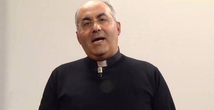 San Costantino, don Francesco Sicari lancia il “flash mob pasquale”