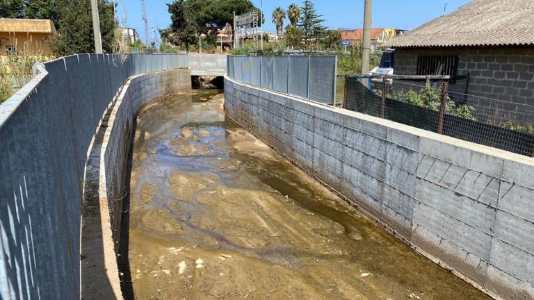 Vibo Marina, ultimata la pulizia straordinaria di fossi e torrenti – Foto