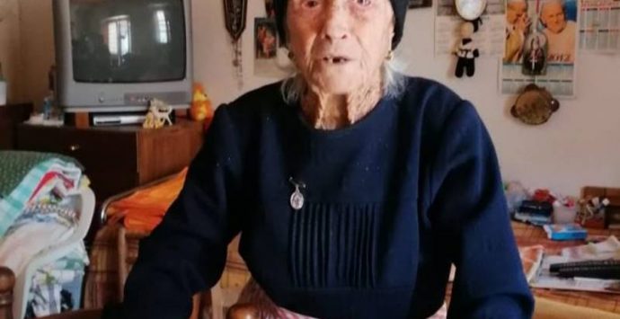 Nonna Lettera compie 100 anni, ma a San Costantino la festa è solo rimandata – Video