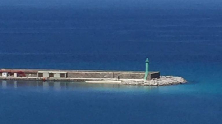 Mancato dragaggio dei fondali, nel porto spunta una spiaggetta