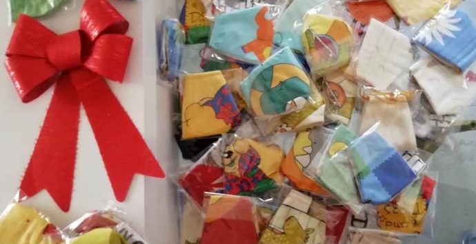 Il bel gesto di un artigiano che dona le mascherine ai bimbi di Pediatria