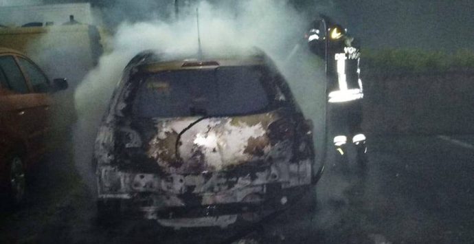 Tropea, in fiamme l’auto dell’ex assessore provinciale Alfonso Del Vecchio