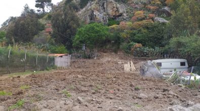 Scempio a Coccorino: collina sventrata, materiale sulla spiaggia – Video