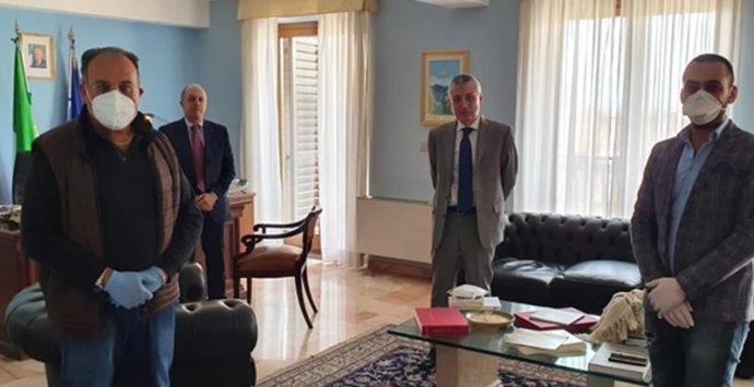 I Giovani Imprenditori vibonesi donano mille mascherine alla Prefettura