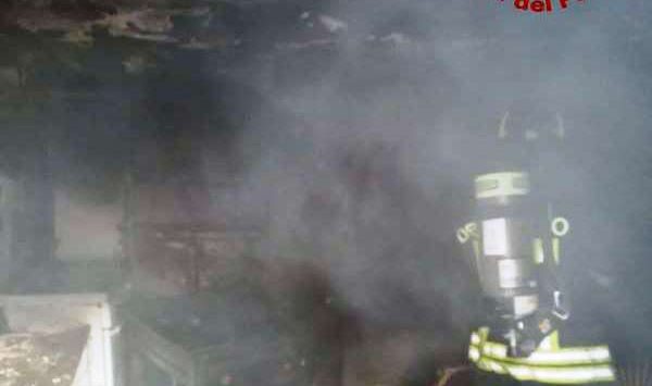Gerocarne, abitazione in fiamme: intervento dei Vigili del fuoco