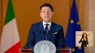 Conte in conferenza stampa: «Rischio calcolato, ma bisogna ripartire» – Video