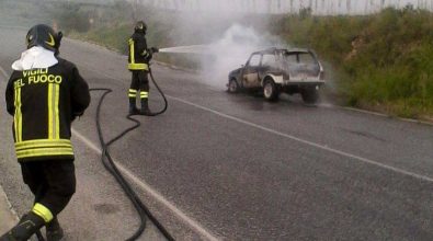 Auto a Gpl prende fuoco in marcia nei pressi di San Gregorio