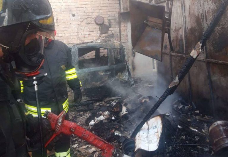 Drapia, incendio distrugge un garage e minaccia la vicina abitazione – Foto