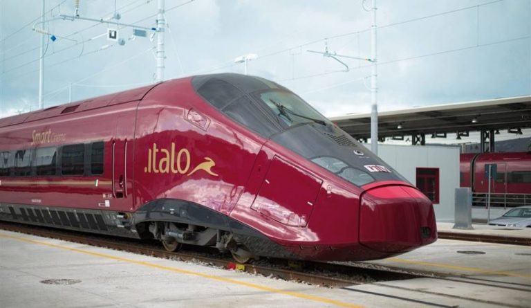 Il treno Italo investito da una frana: convoglio fermo alla stazione di Vibo-Pizzo