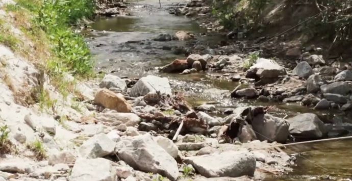 La minaccia del torrente La Grazia, una bomba ecologica ad orologeria incombe su Tropea – Video