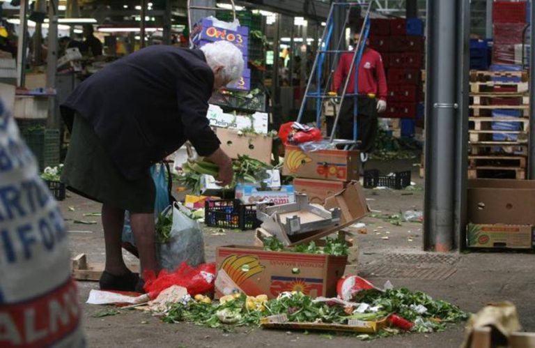 Il prezzo del Covid-19, schiere di nuovi poveri bussano alle porte della solidarietà