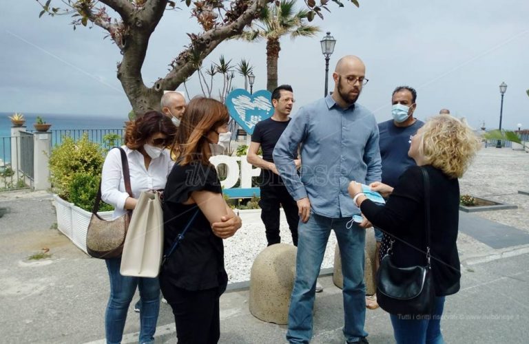 La protesta dei lavoratori vibonesi del turismo: «Senza di noi la stagione salta» – Video