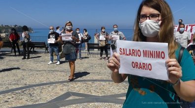 Stagionali in piazza a Tropea: «I nostri diritti non siano calpestati» – Video
