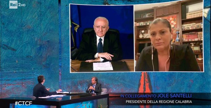 Fase 2, la Santelli dimentica l’obbligo delle mascherine da lei imposto