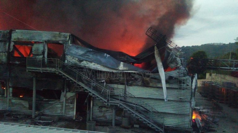 “L’artigiano della ‘nduja” in fiamme, la vicinanza della Camera di Commercio di Vibo