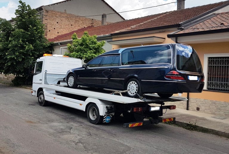 Sequestrate le auto funebri usate per le esequie di Salvatore Mancuso