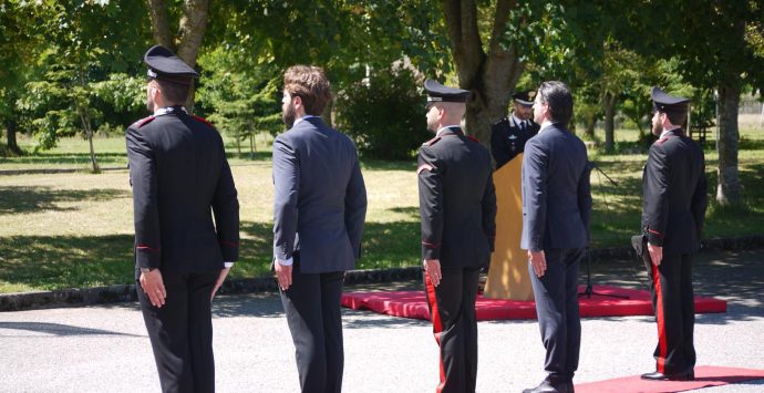 Carabinieri, il generale Paterna assegna gli encomi ai militari vibonesi – Foto-Video