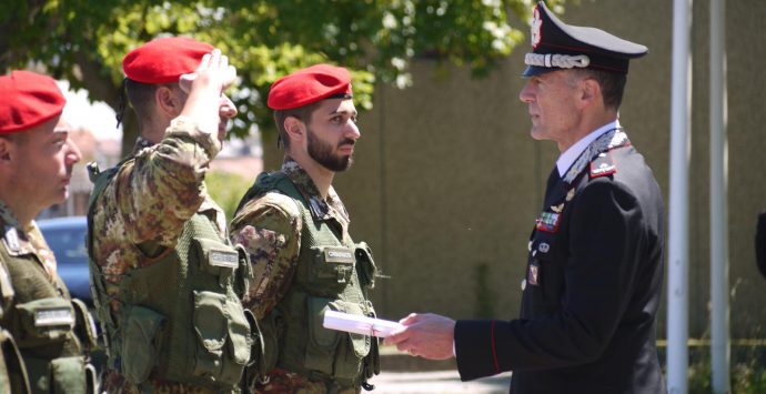 Carabinieri, il generale Paterna assegna gli encomi ai militari vibonesi – Foto-Video