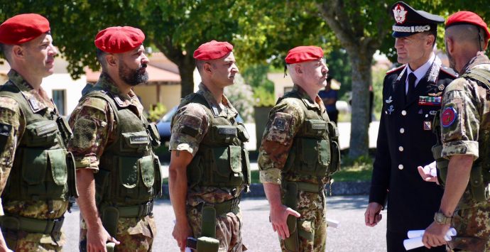 Carabinieri, il generale Paterna assegna gli encomi ai militari vibonesi – Foto-Video