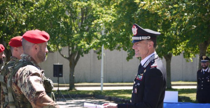 Carabinieri, il generale Paterna assegna gli encomi ai militari vibonesi – Foto-Video