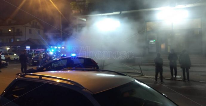 Serra San Bruno, incendio in un seminterrato: evacuato il palazzo – Foto