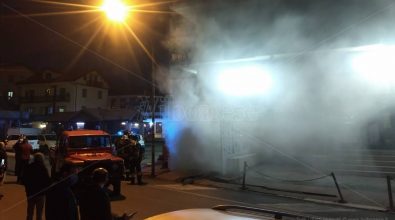 Serra San Bruno, incendio in un seminterrato: evacuato il palazzo – Foto