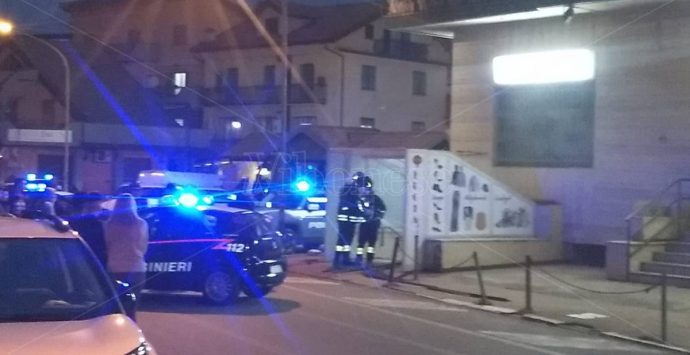 Serra San Bruno, incendio in un seminterrato: evacuato il palazzo – Foto