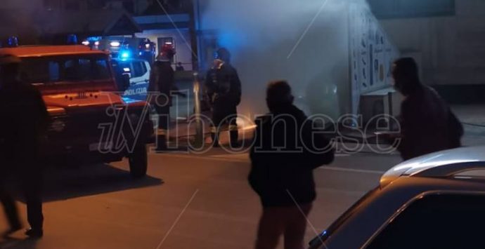 Serra San Bruno, incendio in un seminterrato: evacuato il palazzo – Foto