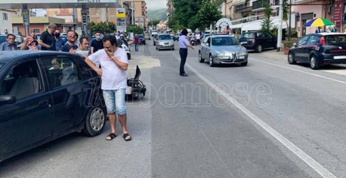 Auto contro scooter, nuovo incidente su via Nazionale a Pizzo – Foto
