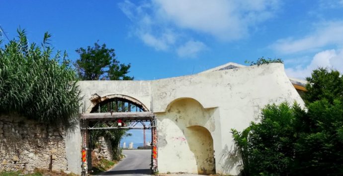 Briatico, viaggio nel degrado dalla zona marina al centro abitato