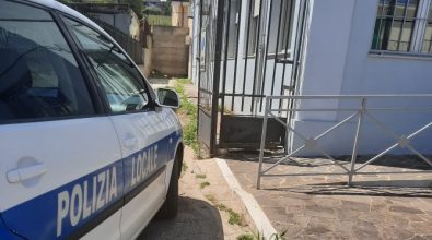 Briatico, auto dei vigili lasciata davanti alla rampa per i disabili