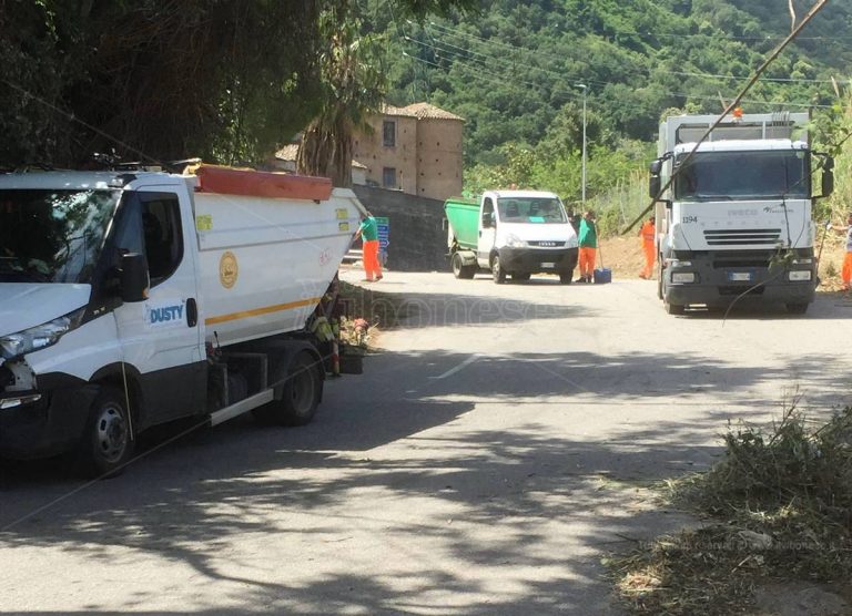 Vibo-Pizzo, qualcosa si muove: ripulito il piazzale della stazione