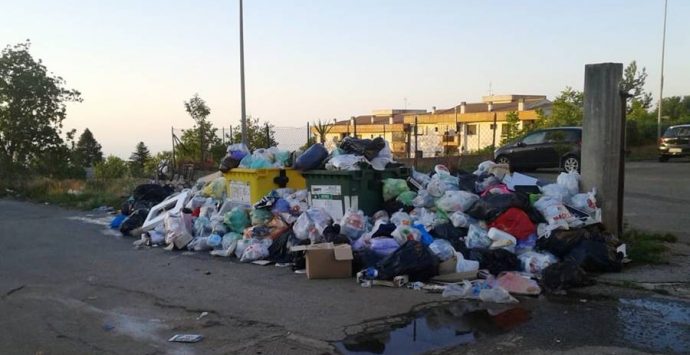 Rifiuti, D’Ippolito e Parentela: «Proteste legittime, Santelli convochi tavolo istituzionale»