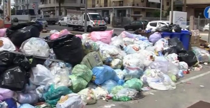 Vibo e le frazioni sommerse dalla spazzatura – Video