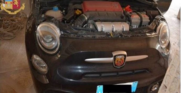 Nascondeva una 500 rubata nel garage, 42enne denunciato per ricettazione